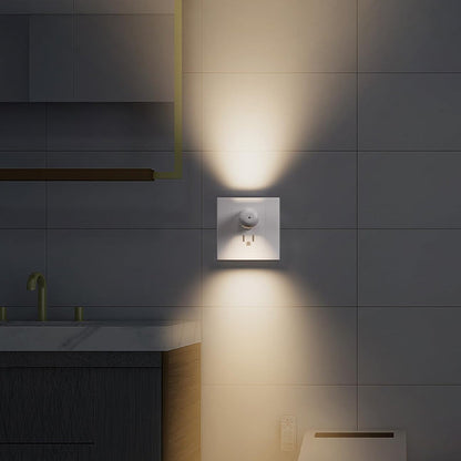 🏡💡Умна LED стенна контактна нощна лампа с функция за автоматично затъмняване