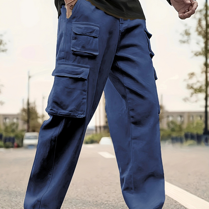 Мъжки панталони с много джобове и прави крачоли